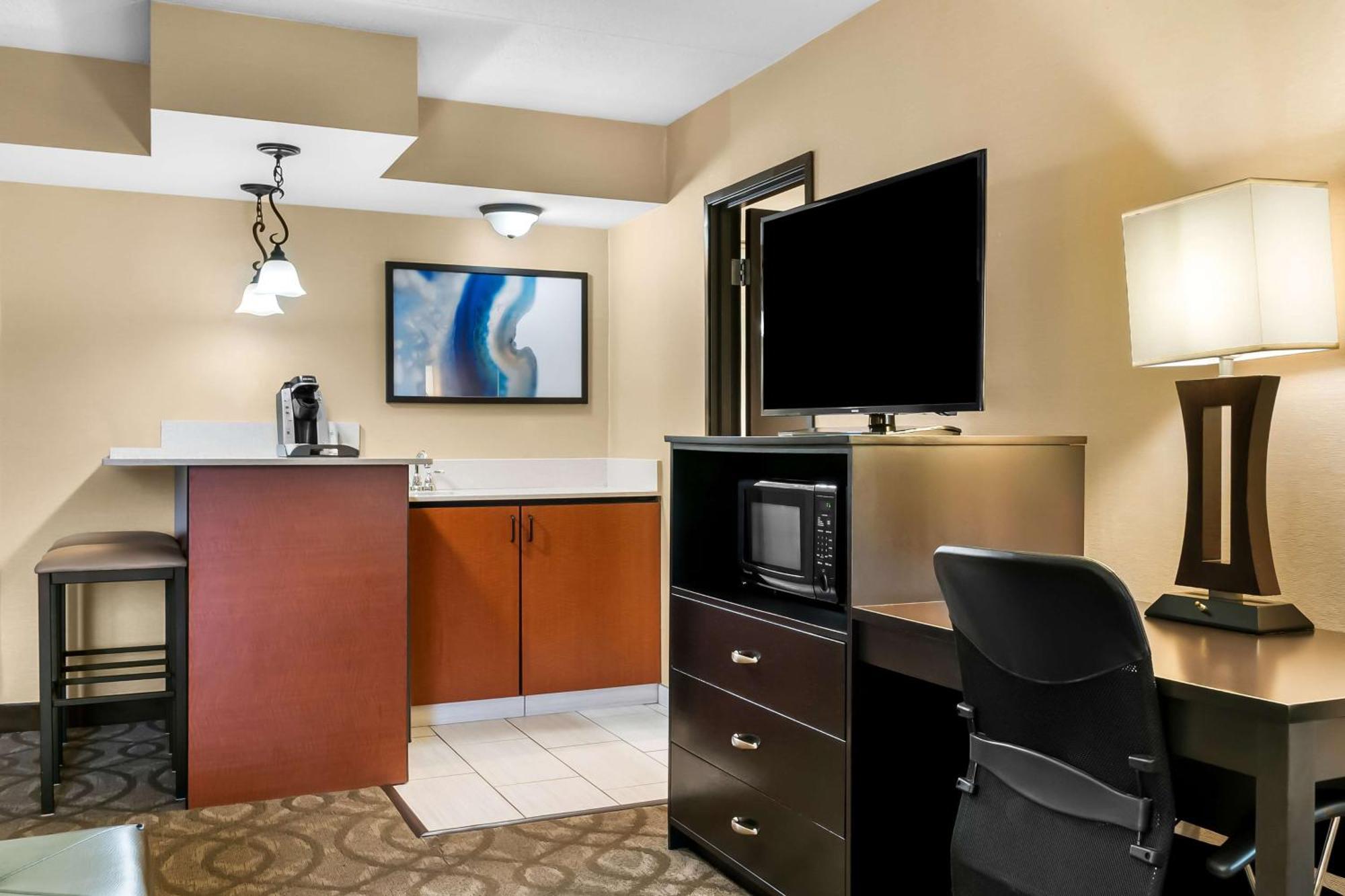 Best Western Okemos/East Lansing Hotel & Suites Exterior foto
