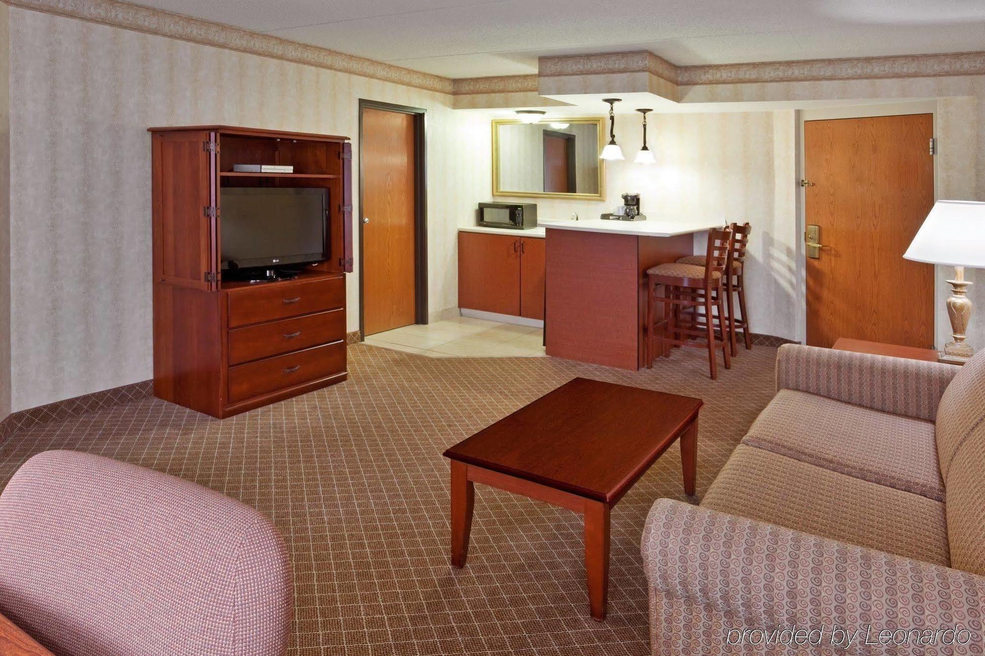 Best Western Okemos/East Lansing Hotel & Suites Quarto foto